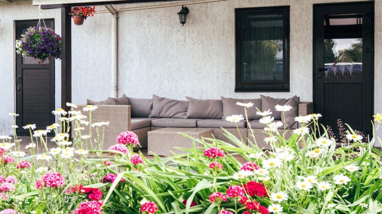 Flower Apartment Ventspils Exteriér fotografie